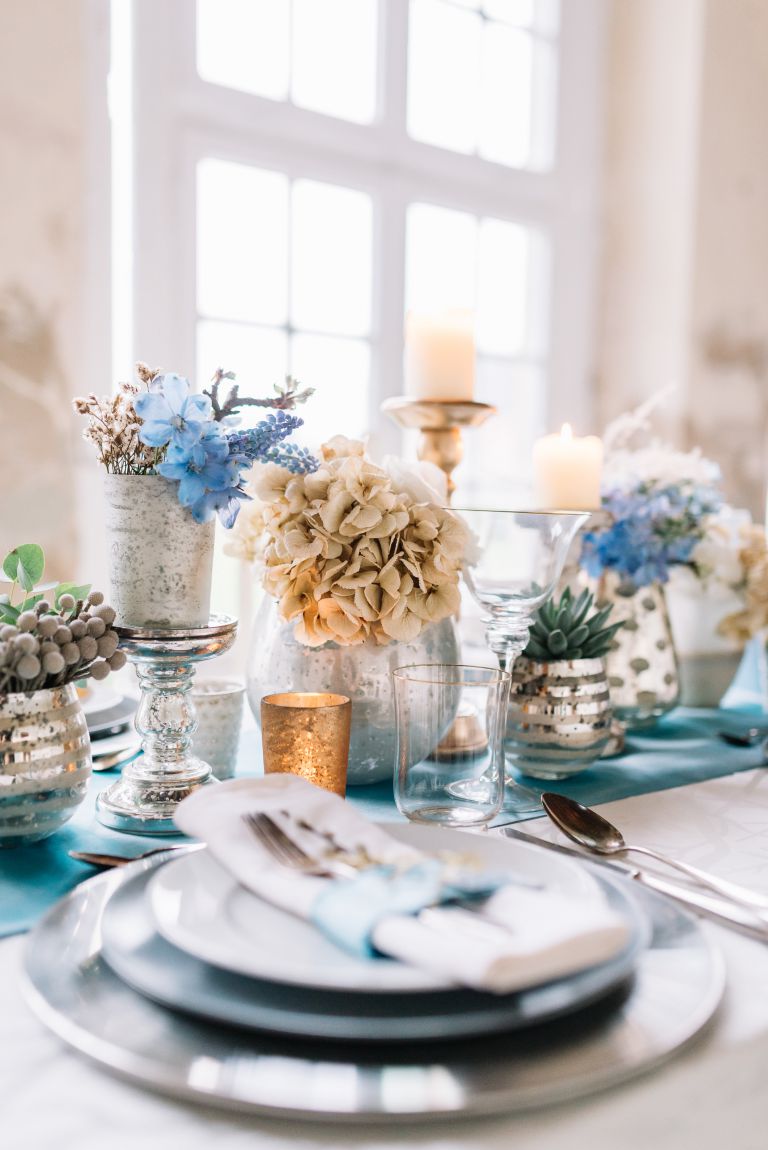 Schloss Diersford Vintage Raum. Hochzeitsinspiration in Blau und Weiß