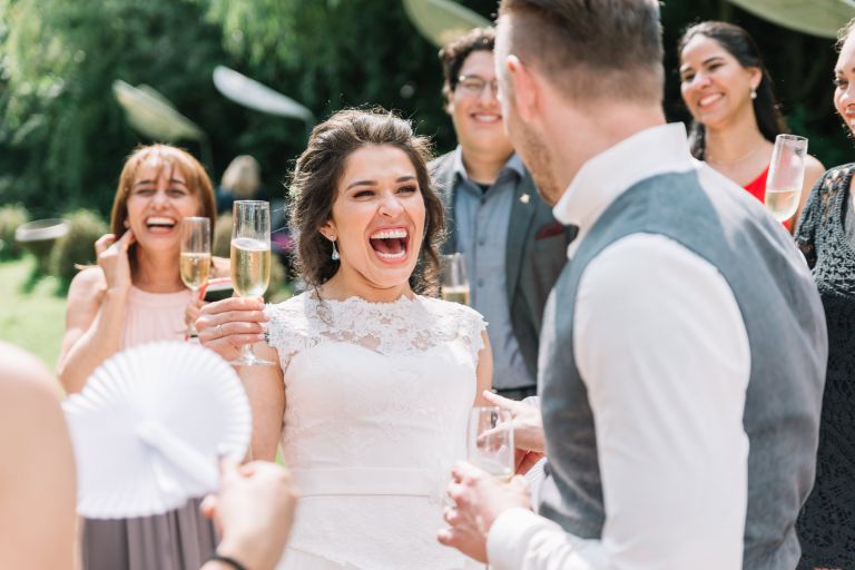 Land Gut Höhne Hochzeit Location. Hochzeitsfeier im Garten. Sommer und Sonne.