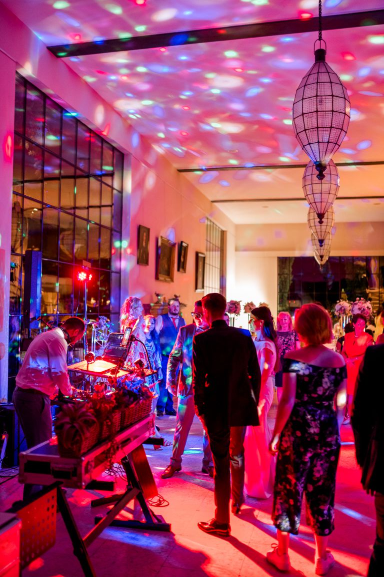 Gebrüder Meurer Location Hochzeit. 
Brautpaar Party und Tanzen